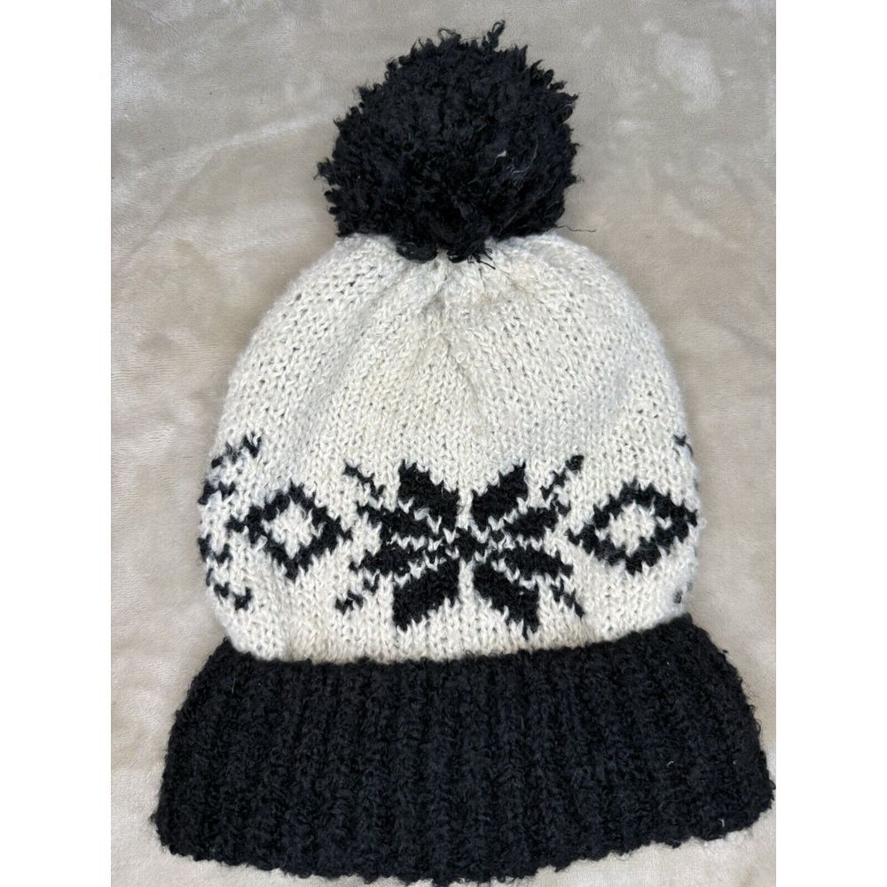 Free People Knit Beanie‎ Pom Pom
